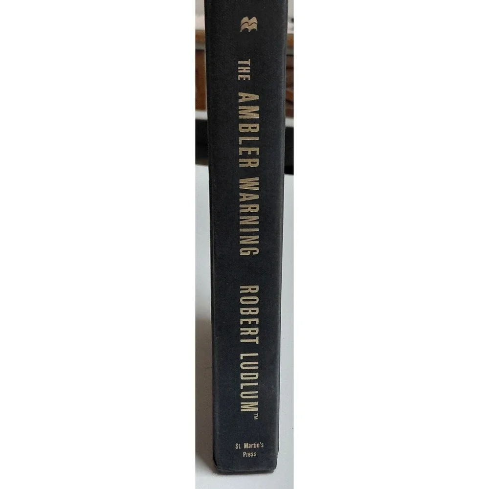 The Ambler Warning Robert Ludlum 2005 First Edition Hardcover St Martin's Press